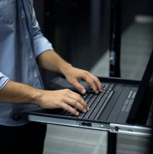 Une expertise complète au service de votre système d’information Une expertise complète au service de votre système d'information - Somone